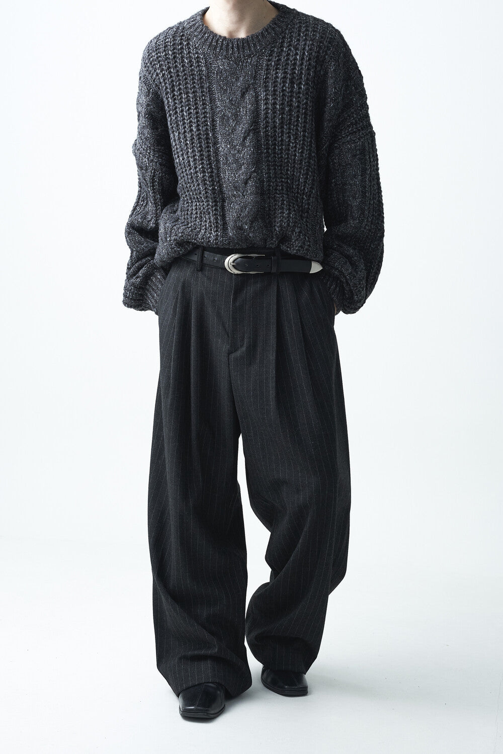 Stripe woolen pintuck slacks