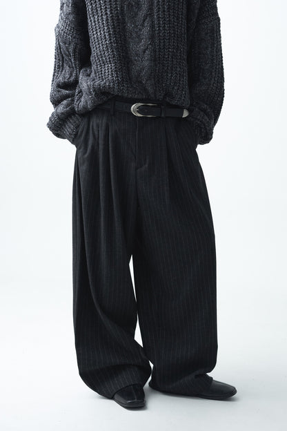 Striped woolen pintuck slacks