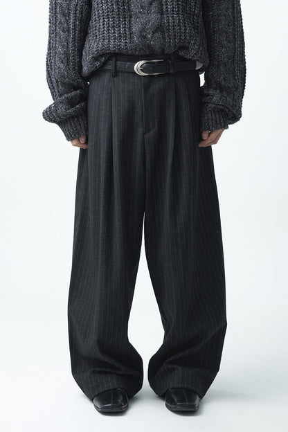 Striped woolen pintuck slacks