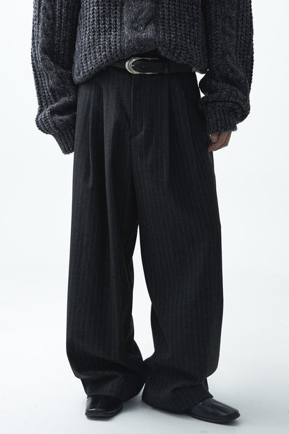 Striped woolen pintuck slacks