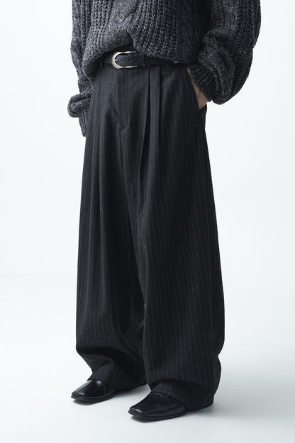Striped woolen pintuck slacks