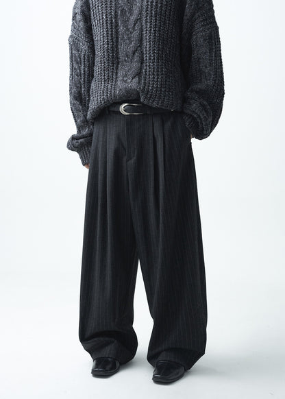 Striped woolen pintuck slacks