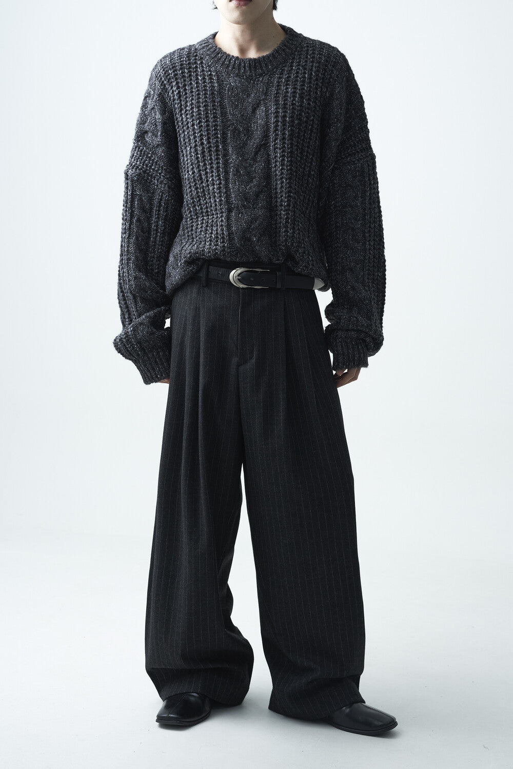 Stripe woolen pintuck slacks