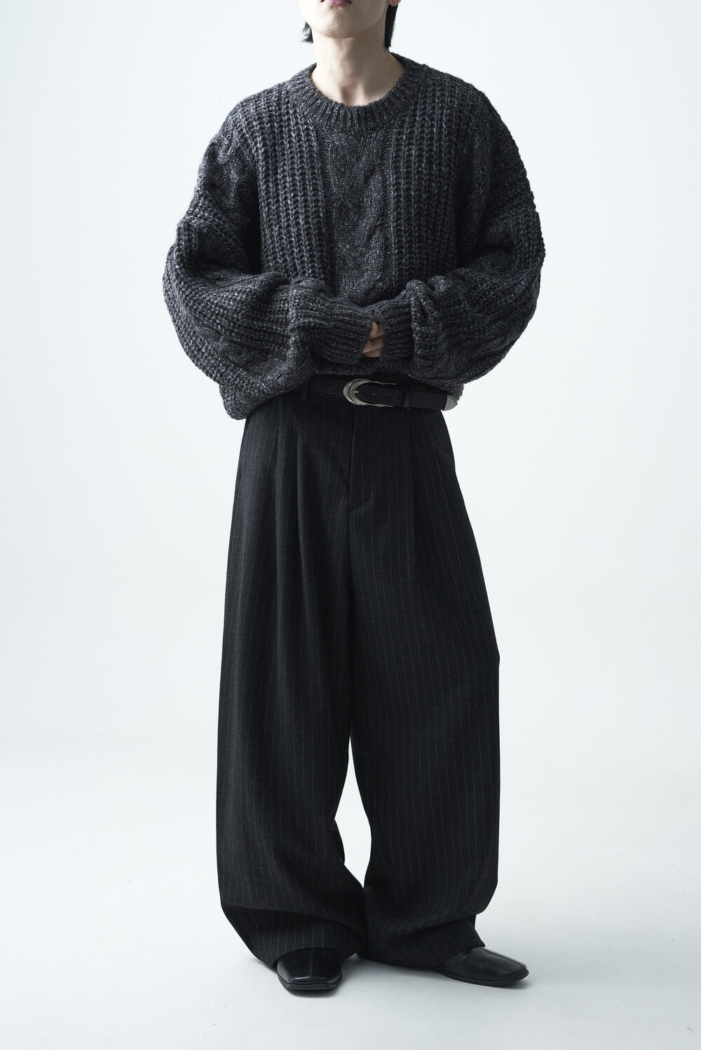 Stripe woolen pintuck slacks