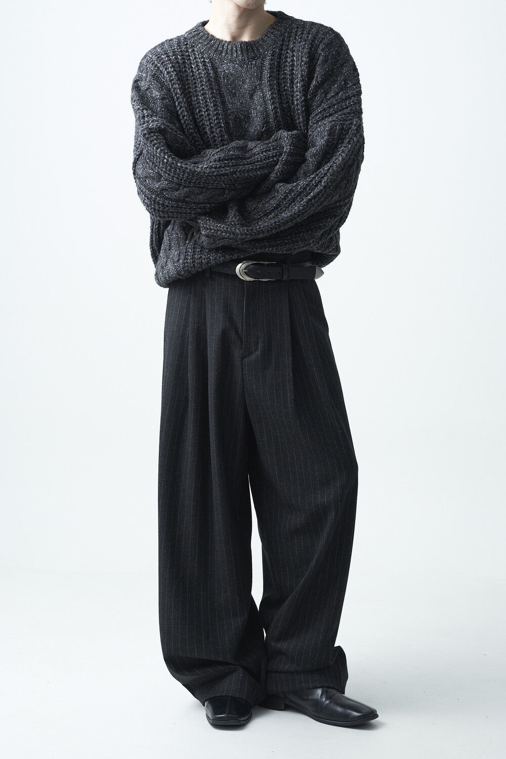Stripe woolen pintuck slacks