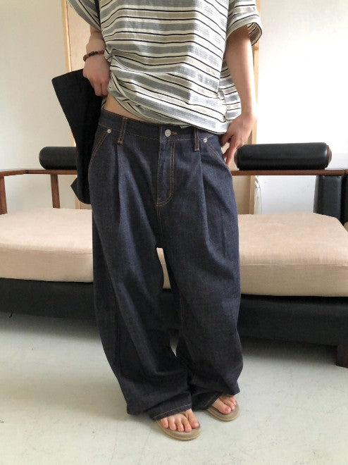 One Tuck Raw Denim Pants