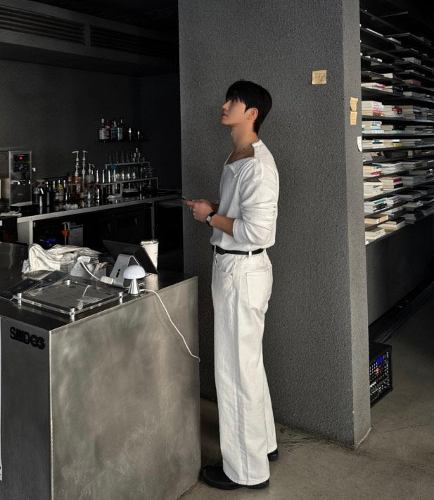 Clean White Back Banding Wide Denim