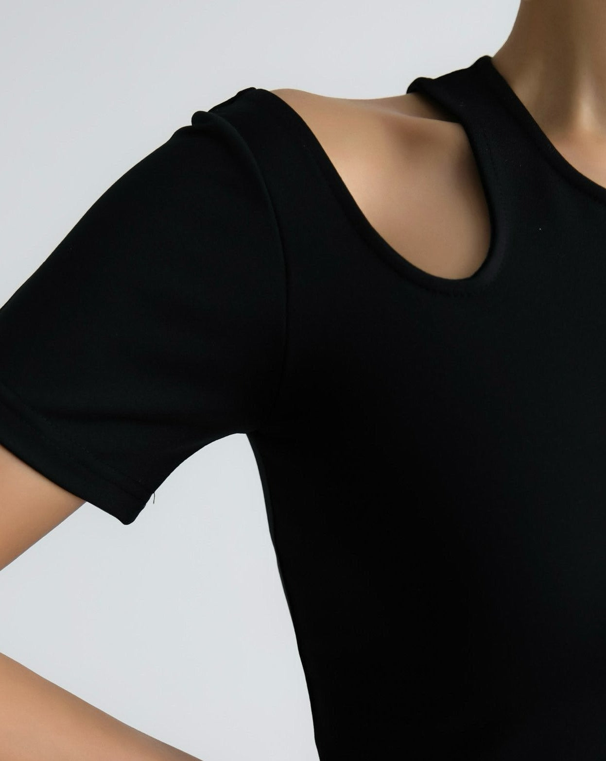 [PAPERMOON] SS / Cut Out Shoulder Detail Cropped Top