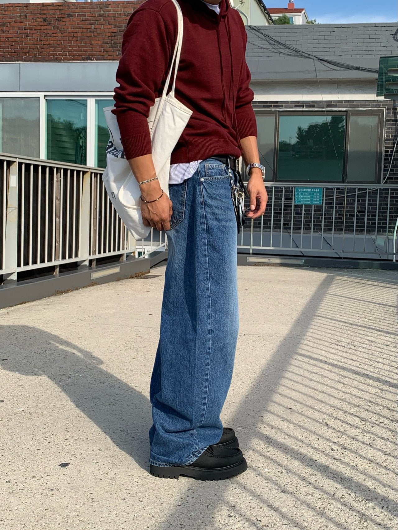 Mid-Blue Curved Denim Pants