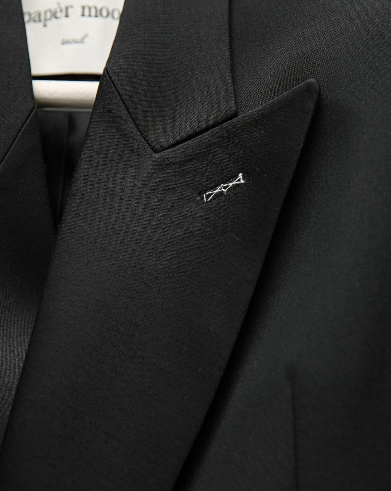 [PAPERMOON] SS / Bi-Color Stitch Point Peaked Lapel Tuxedo Blazer