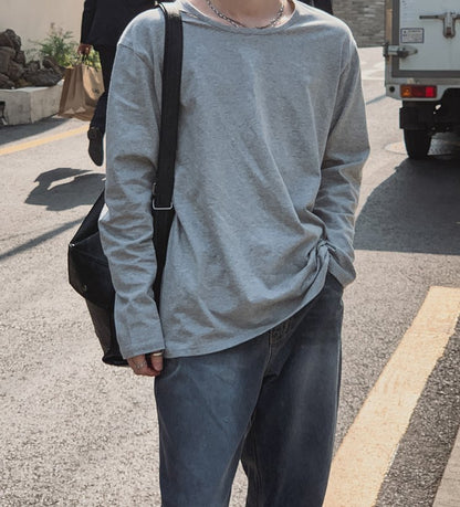 エッセンシャルUネック長袖Tシャツ