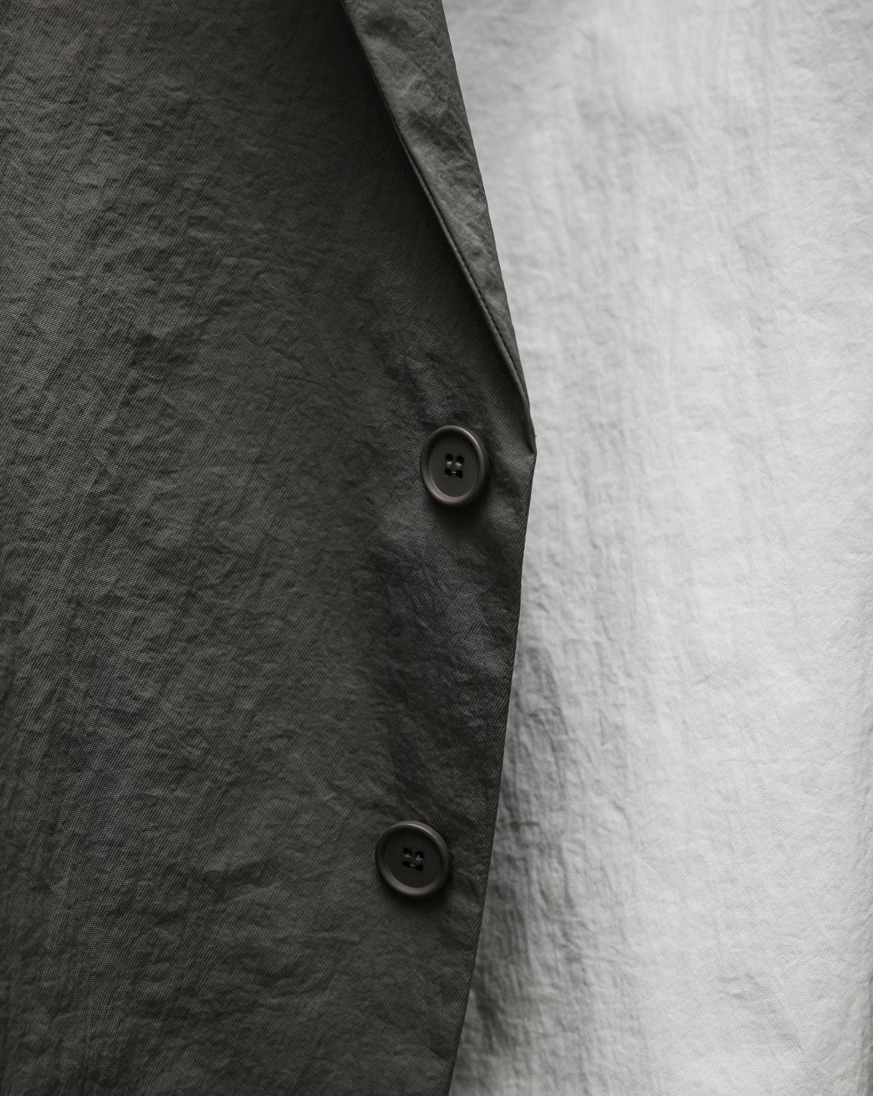 【PAPERMOON 페이퍼 문】SS / Oversized Back Side Slit Nylon Twill Blazer