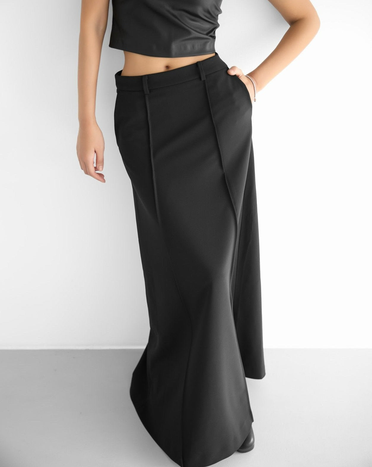 【즉납】【PAPERMOON 페이퍼 문】AW / Pin - Tuck Detail Maxi Flared Skirt