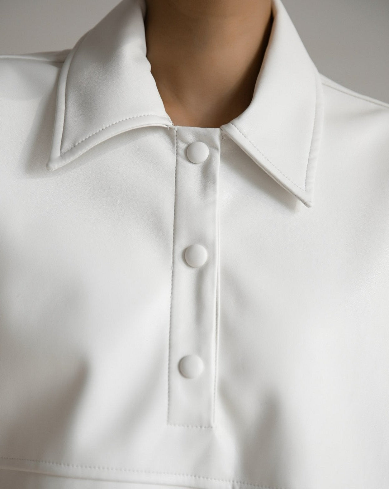 [PAPERMOON] SS / Vegan Leather Snap Button Detail Cropped Polo Collar Shirt