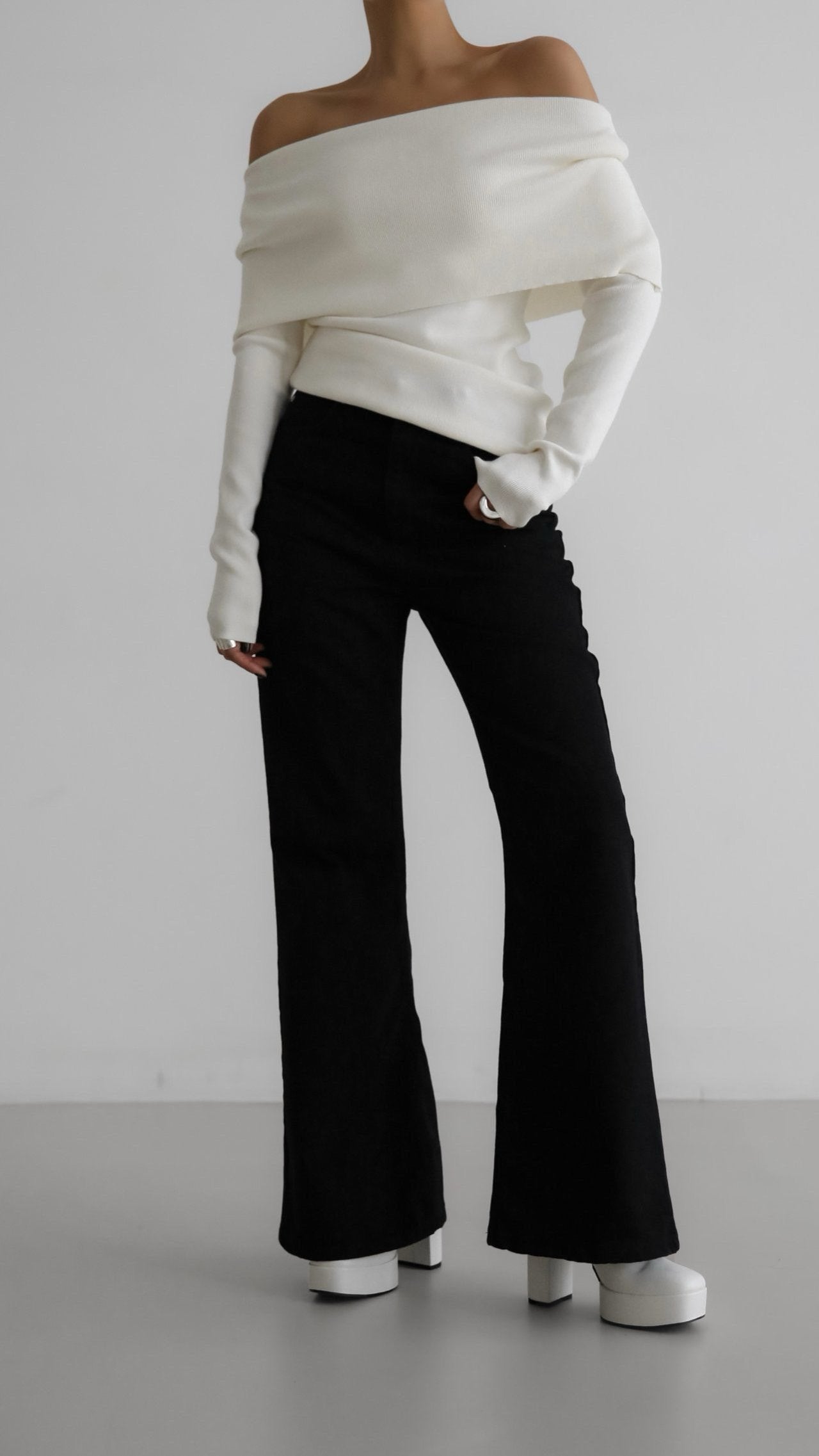 【PAPERMOON 페이퍼 문】SS / Classic High Waist Boots Cut Flared Black Jeans