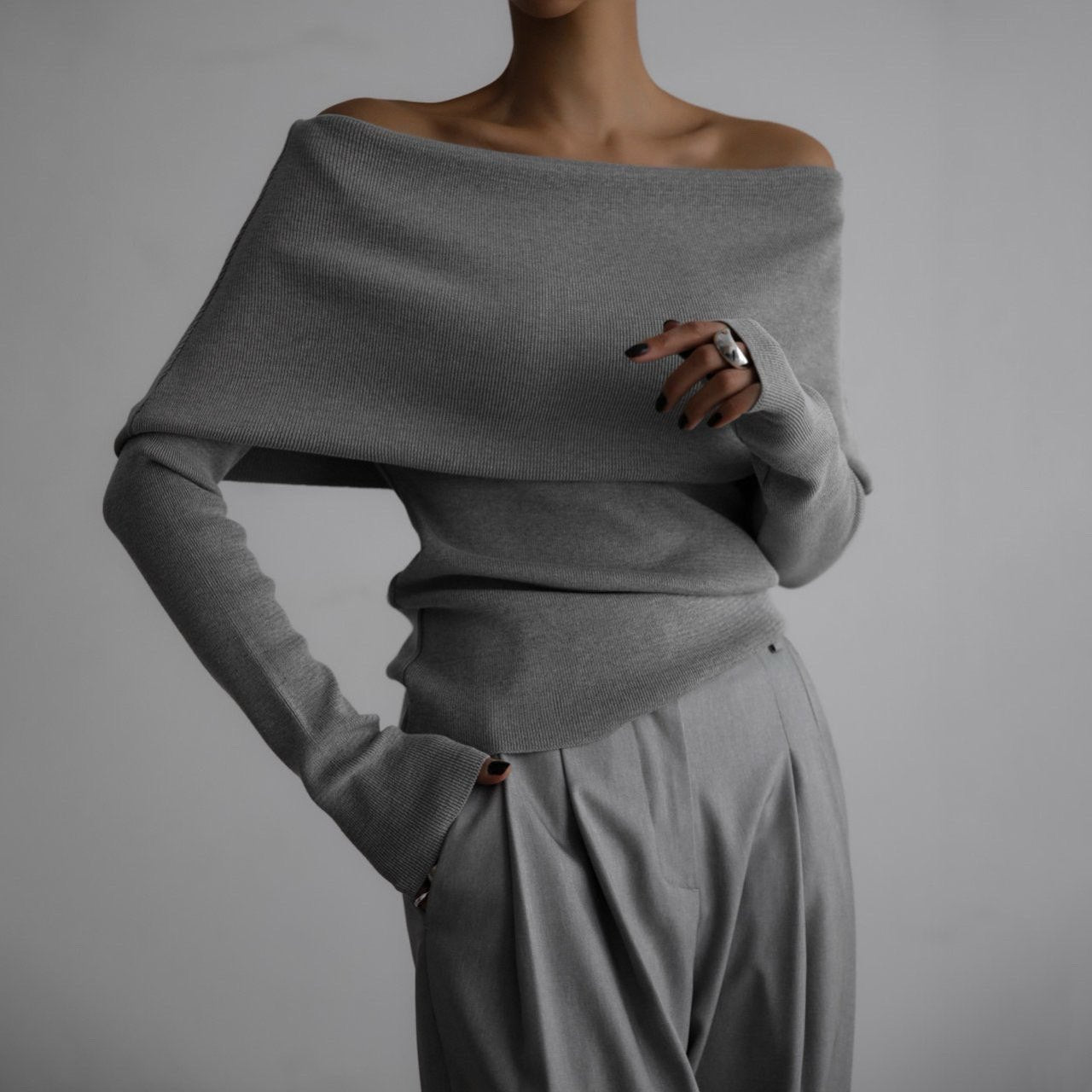 【PAPERMOON 페이퍼 문】SS / Off Shoulder Long Sleeved Knit Top