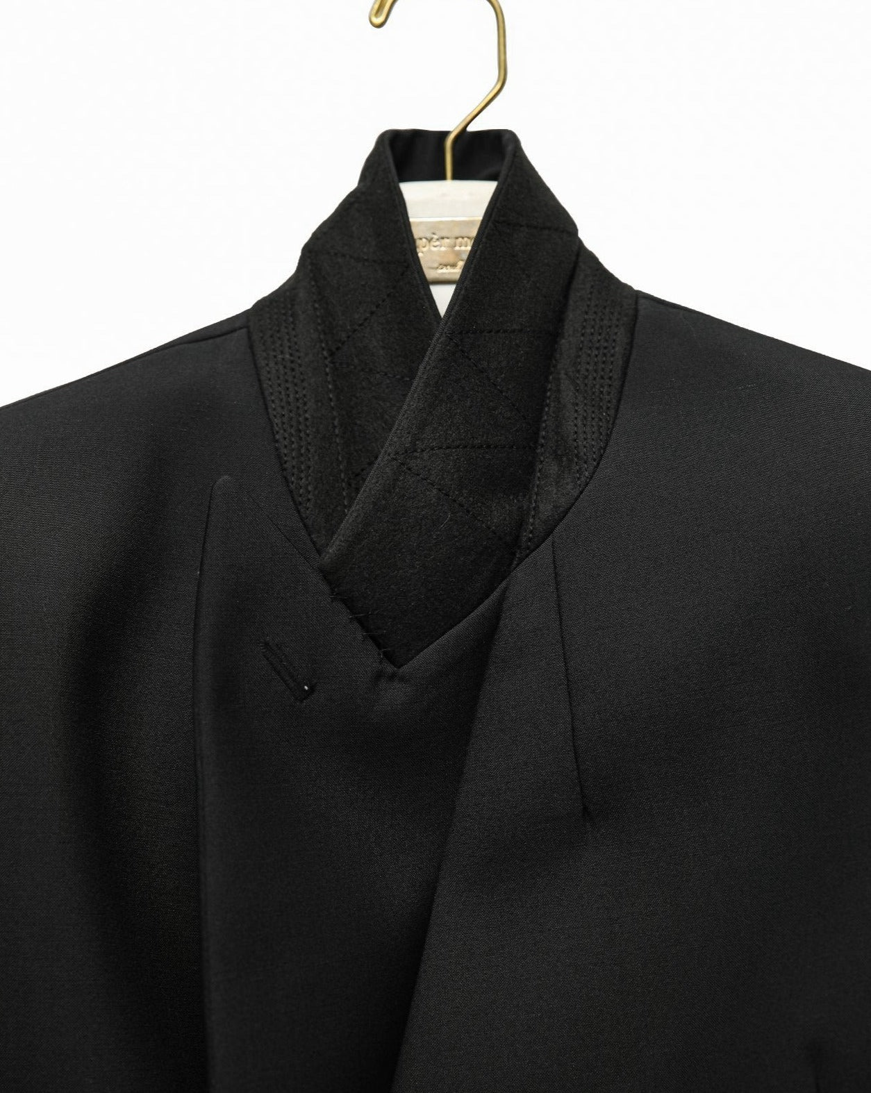 【PAPERMOON 페이퍼 문】SS / Bi - Color Stitch Point Peaked Lapel Tuxedo Blazer