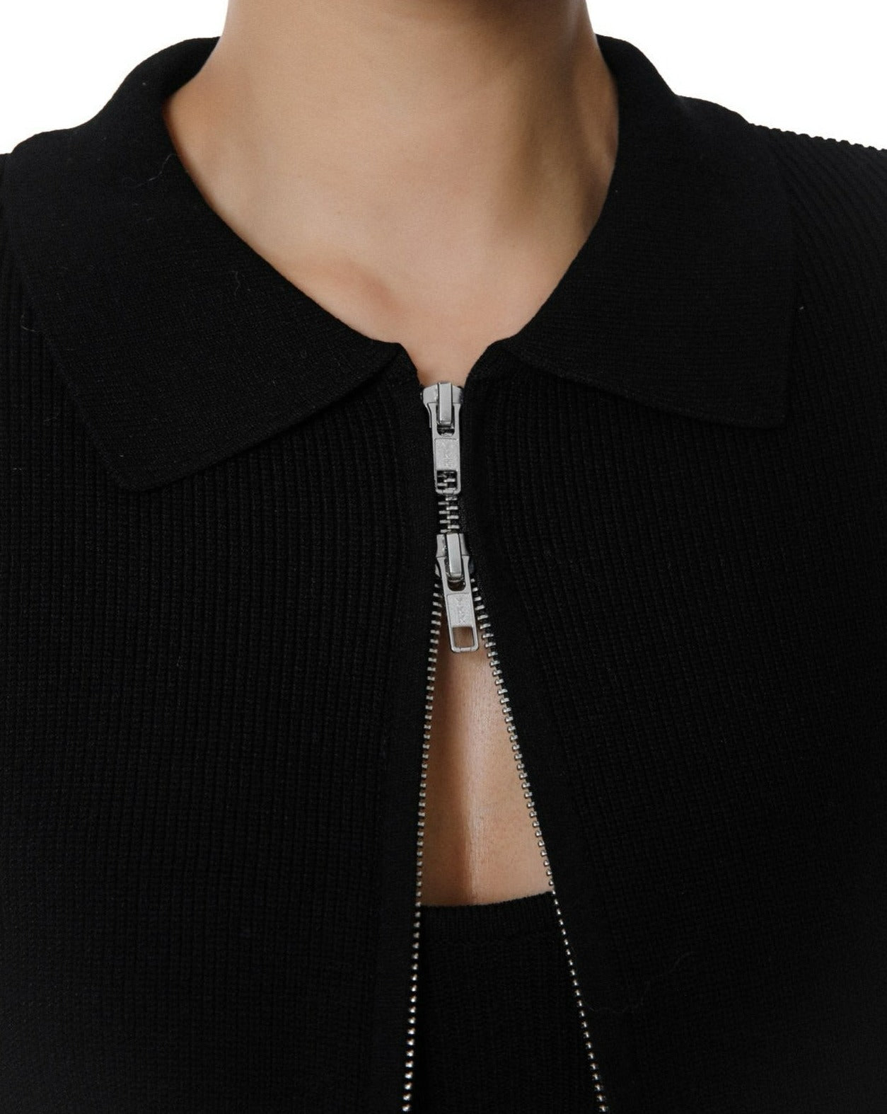【PAPERMOON 페이퍼 문】SS / Two Way Zipped Detail Cropped Cardigan