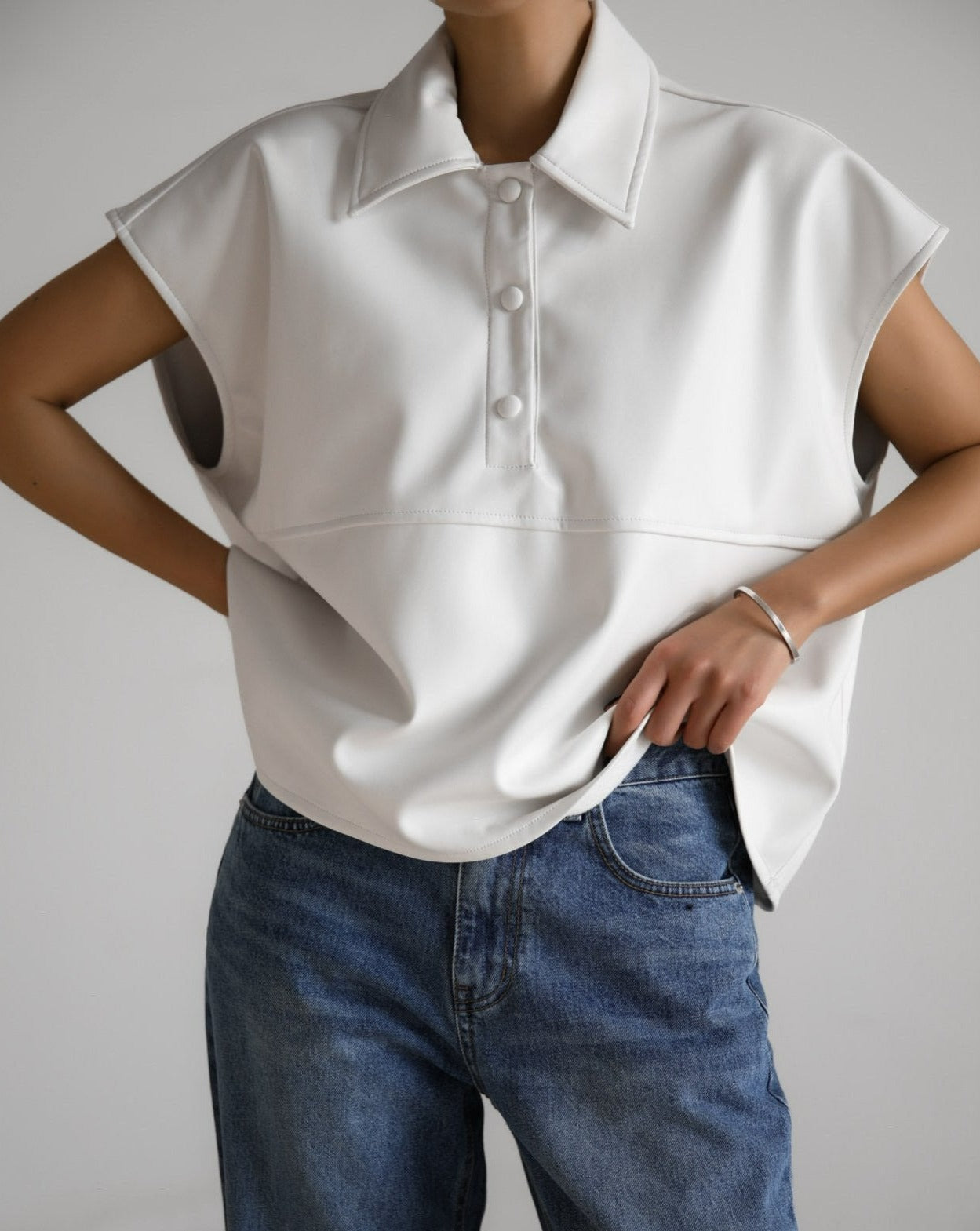 【PAPERMOON 페이퍼 문】SS / Vegan Leather Snap Button Detail Cropped Polo Collar Shirt