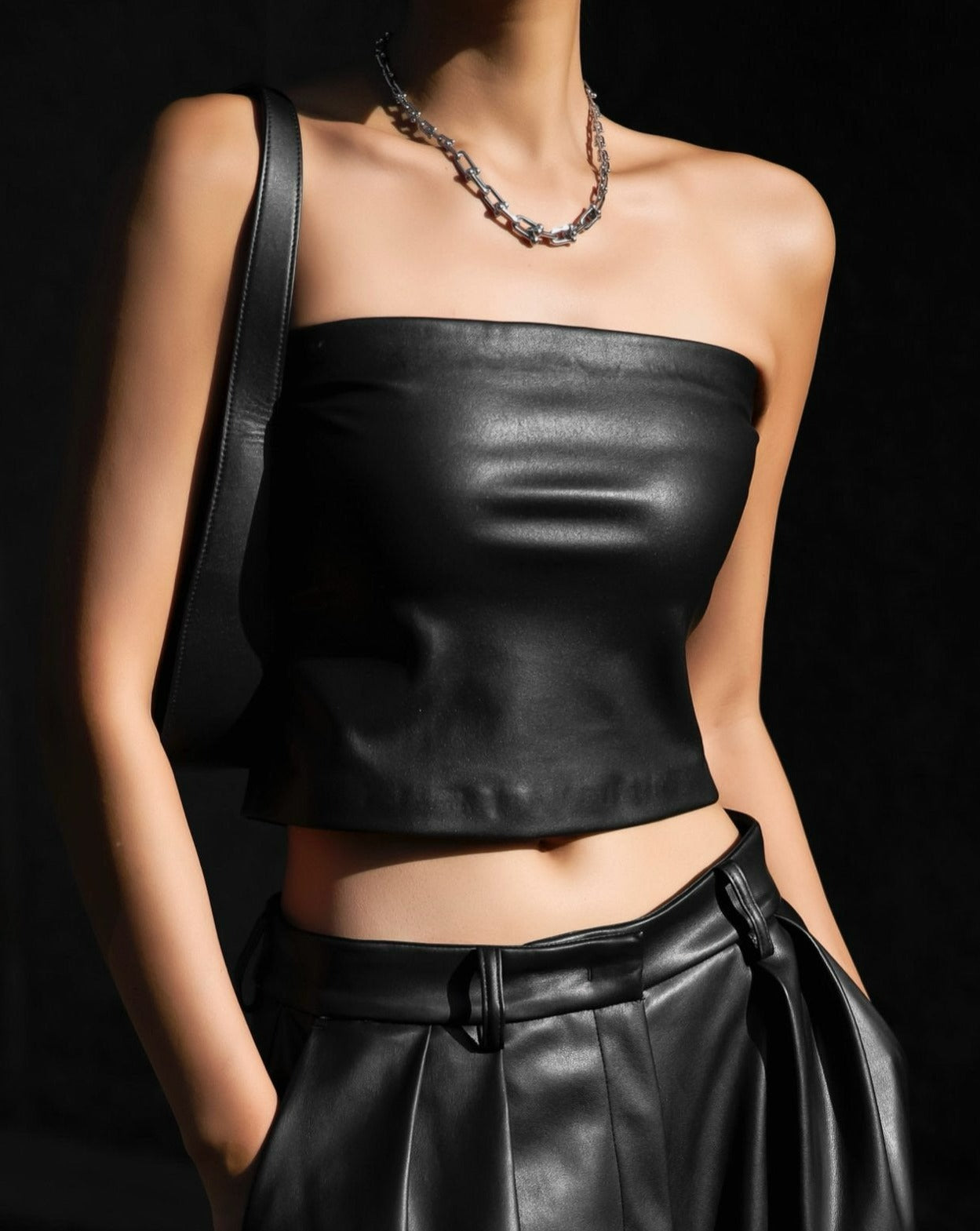 [PAPERMOON] SS / Off Shoulder Vegan Leather Tube Top