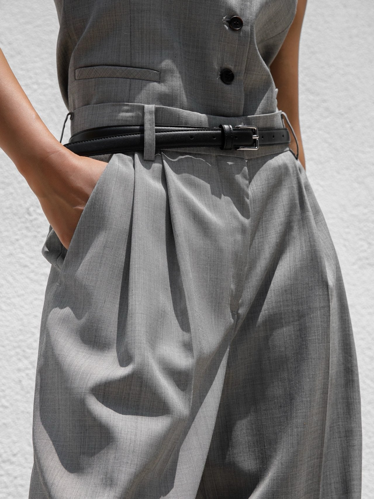 【PAPERMOON 페이퍼 문】SS / Sharkskin Fabric Pin Tuck Set Up Wide Trousers