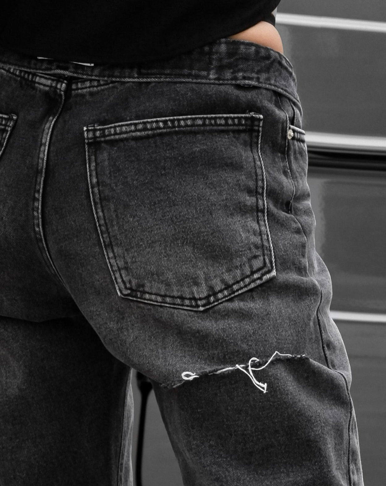 [PAPERMOON] SS / Back Split Detail Washed Black Straight Denim Jeans