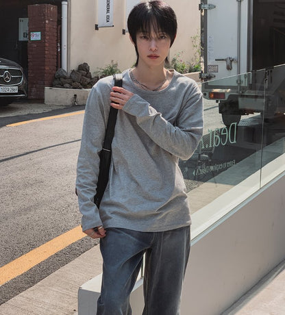 エッセンシャルUネック長袖Tシャツ
