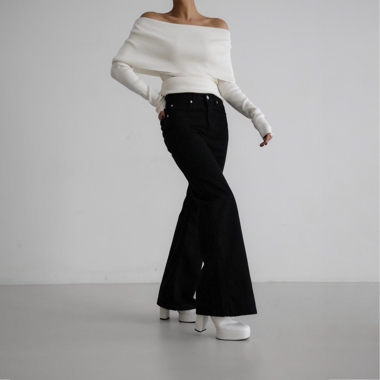 【PAPERMOON 페이퍼 문】SS / Off Shoulder Long Sleeved Knit Top