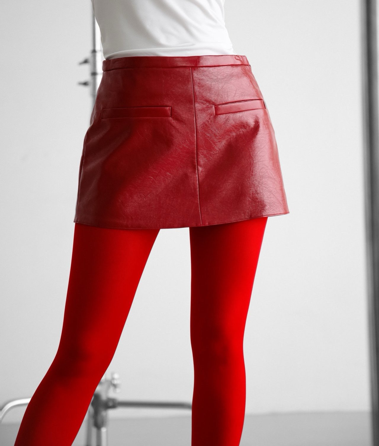 【PAPERMOON 페이퍼 문】SS / Crinkle Patent Vegan Leather Mini Skirt