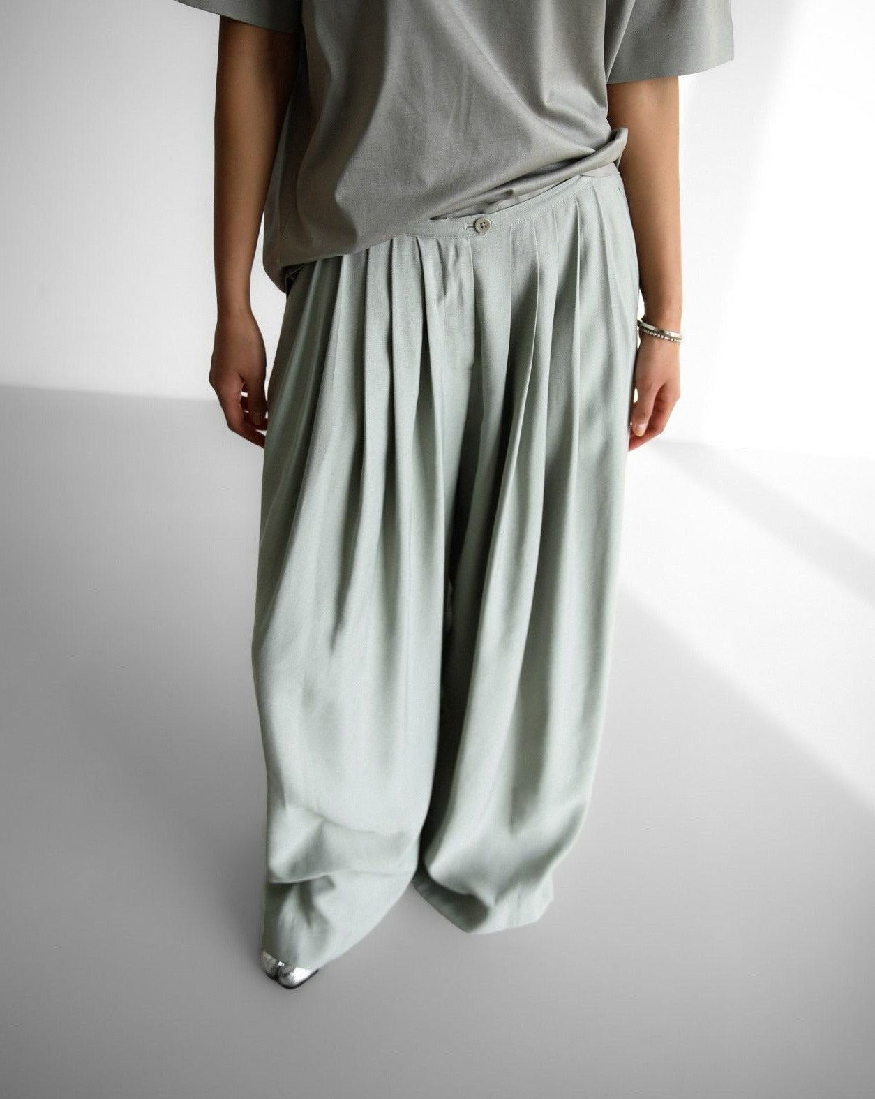 【PAPERMOON 페이퍼 문】SS / Bamboo Pleated Pin - Tuck Wide Trousers