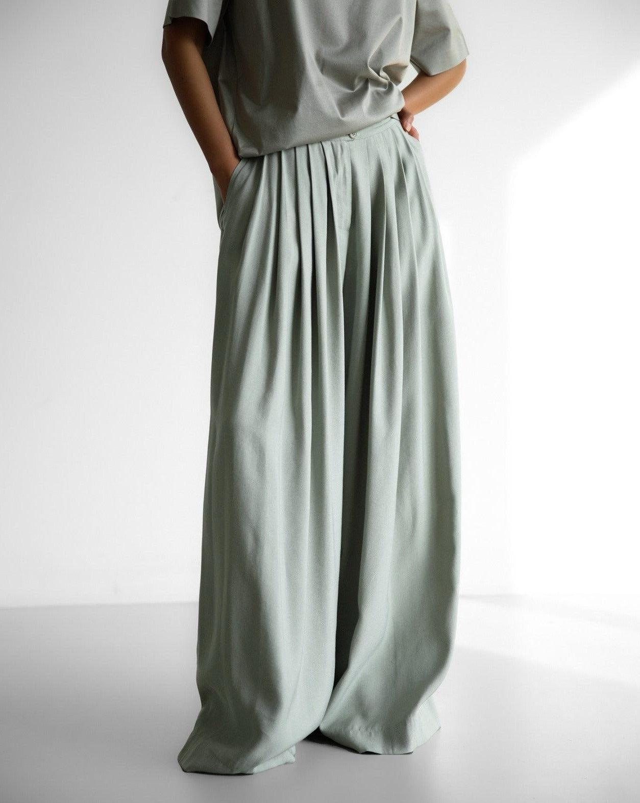 【PAPERMOON 페이퍼 문】SS / Bamboo Pleated Pin - Tuck Wide Trousers