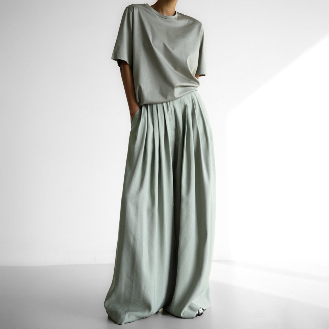 【PAPERMOON 페이퍼 문】SS / Bamboo Pleated Pin - Tuck Wide Trousers