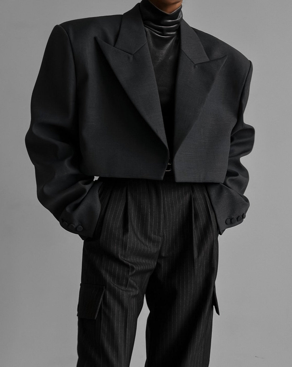 【PAPERMOON 페이퍼 문】AW / Wool Peaked Lapel Buttonless Cropped Blazer