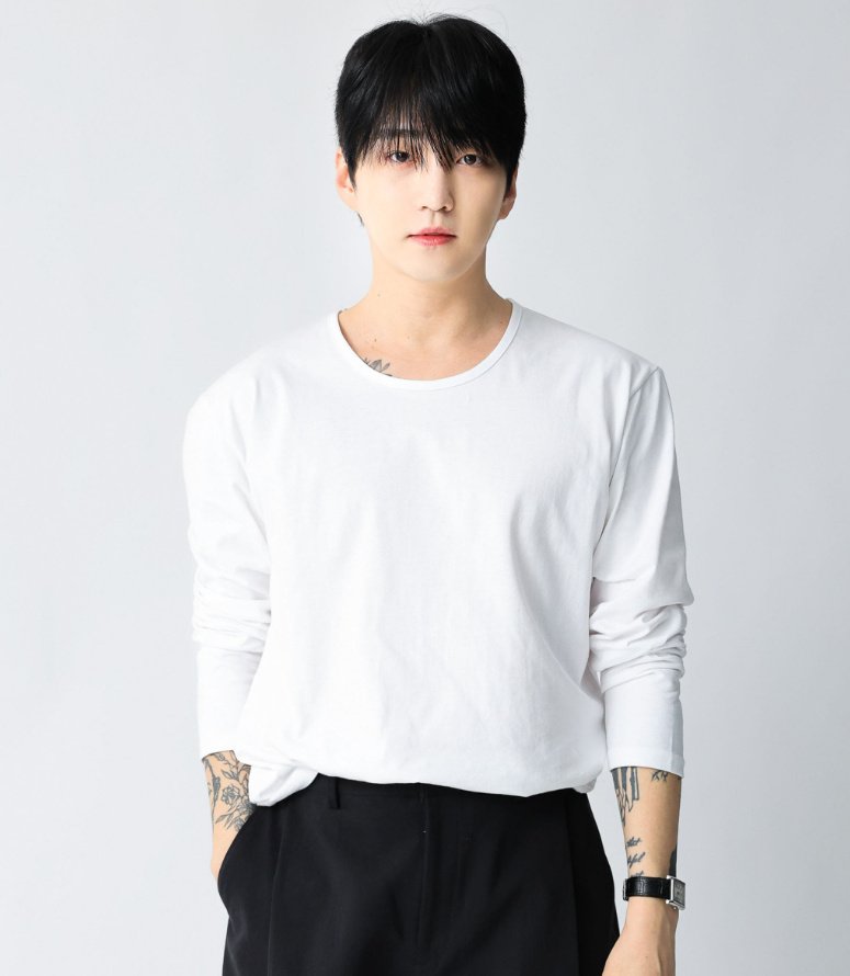 Essential U-Neck Long Sleeve Tee