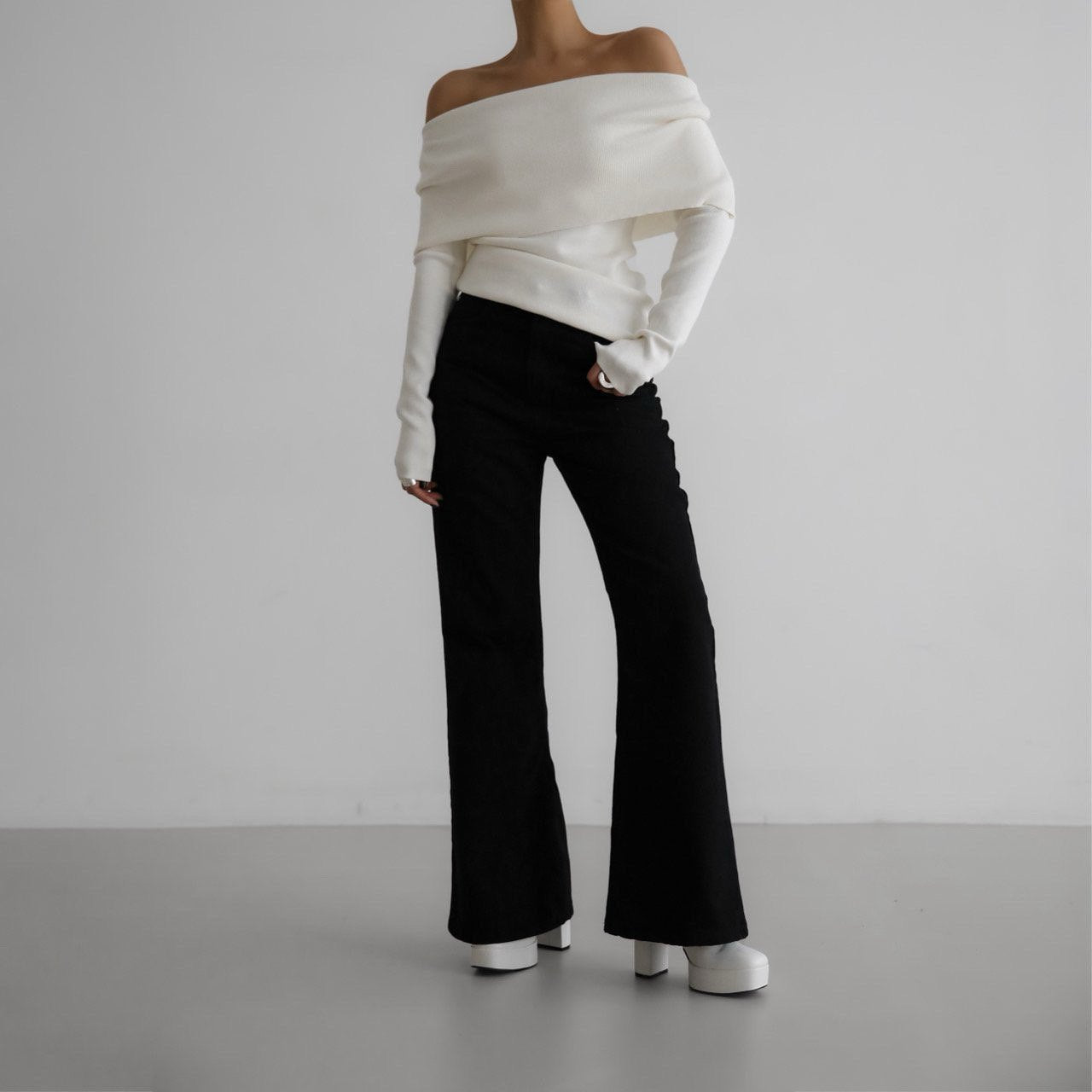 【PAPERMOON 페이퍼 문】SS / Off Shoulder Long Sleeved Knit Top