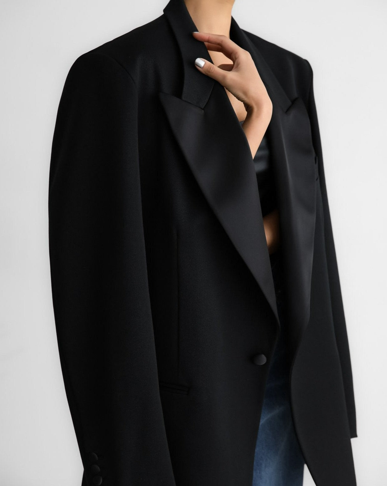 【PAPERMOON 페이퍼 문】SS / Satin Peaked Lapel Oversized Tuxedo Blazer