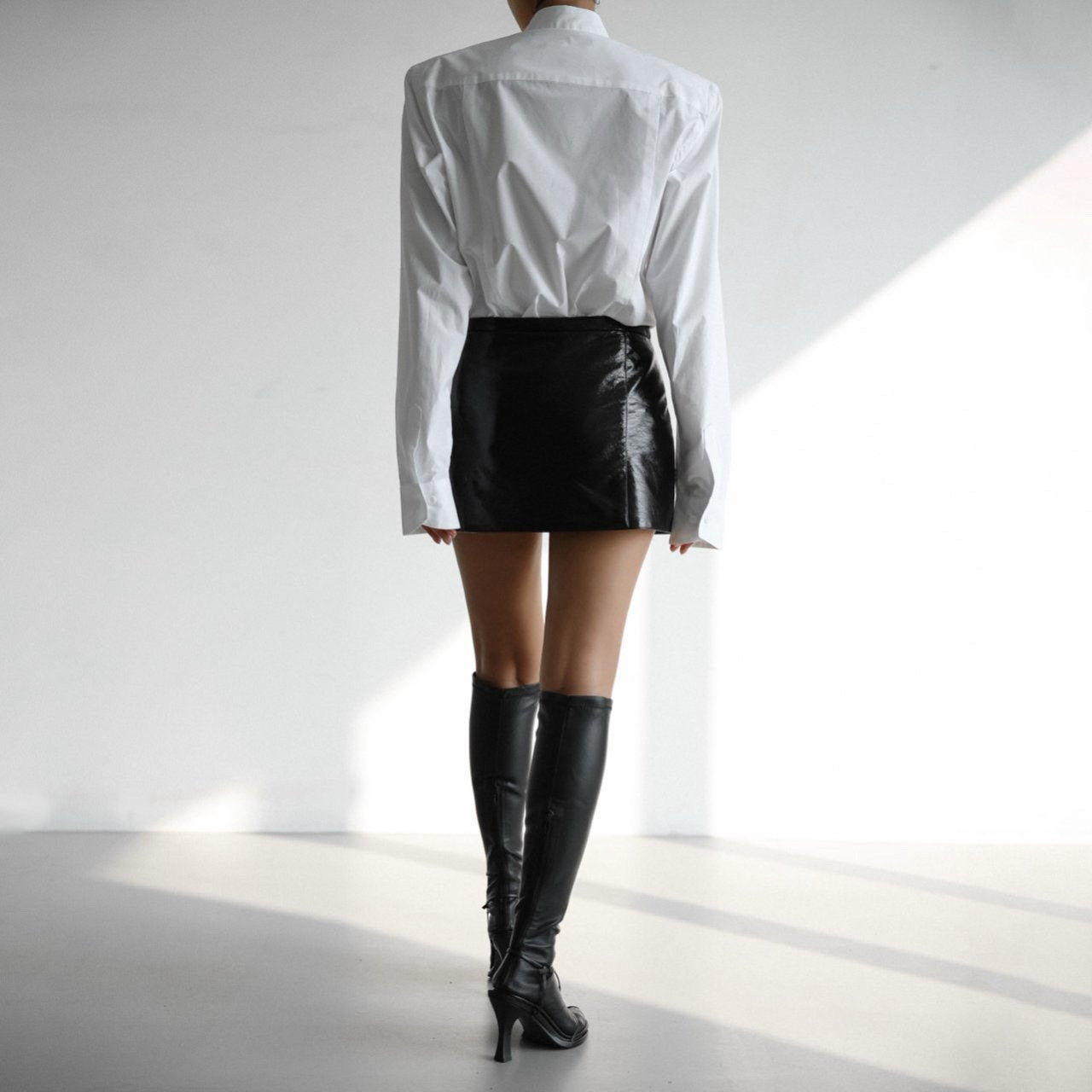 【PAPERMOON ペーパームーン】SS / Crinkle Patent Vegan Leather Mini Skirt