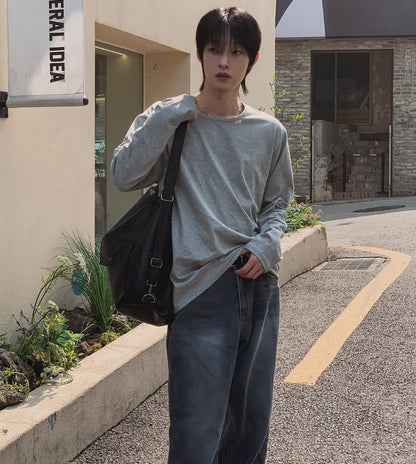 エッセンシャルUネック長袖Tシャツ