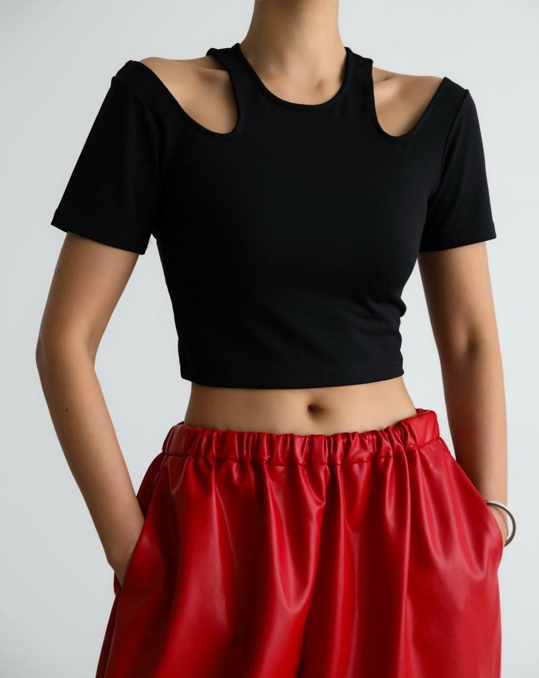 [PAPERMOON] SS / Cut Out Shoulder Detail Cropped Top