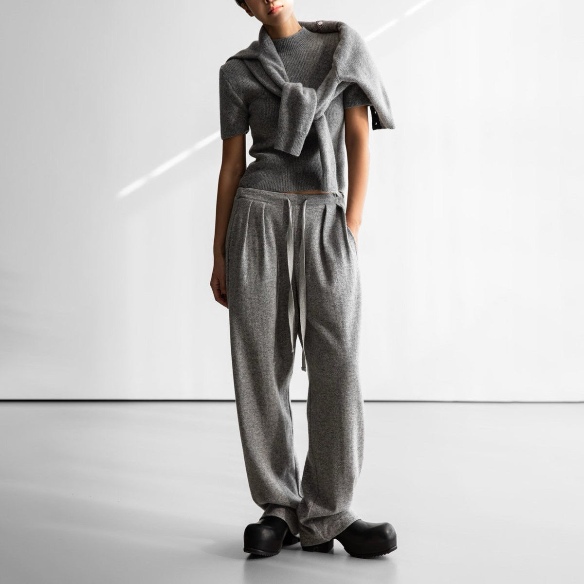 PAPERMOON ペーパームーン カラーバイステッチボタンディテールカシミヤウールクロップドカーディガン