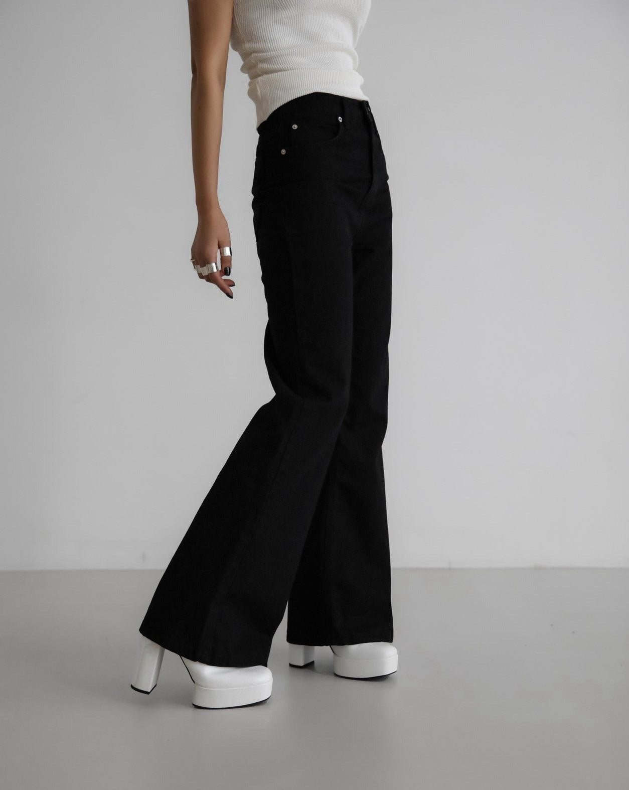 【PAPERMOON 페이퍼 문】SS / Classic High Waist Boots Cut Flared Black Jeans