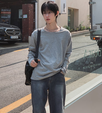 エッセンシャルUネック長袖Tシャツ