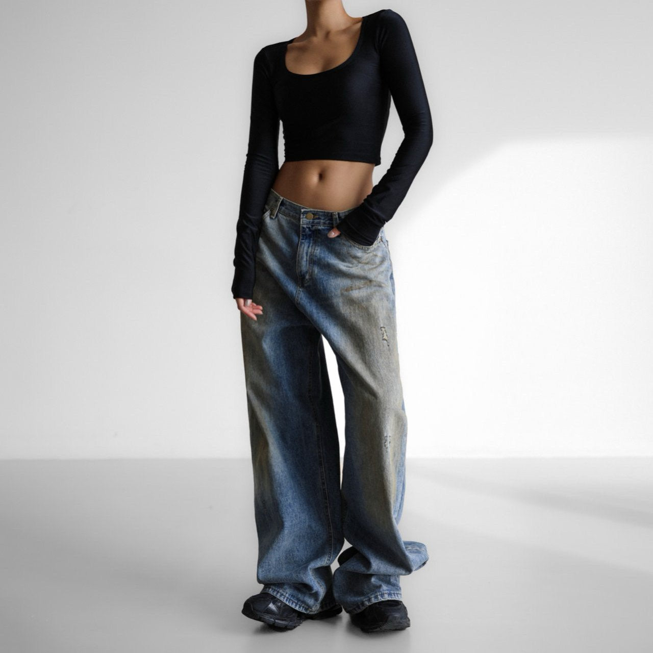 [PAPERMOON] SS / Shiny Long Sleeved U-Neck Cropped Top