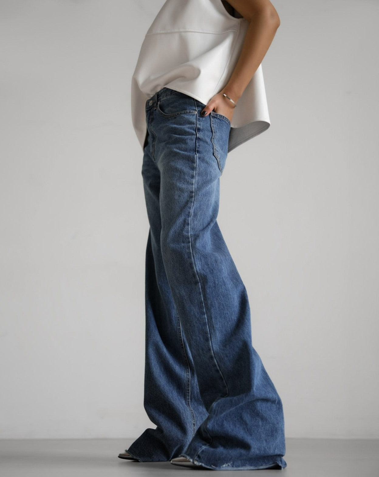 【PAPERMOON ペーパームーン】SS / Classic Raw - Cut Wide Fit Mid Blue Jeans