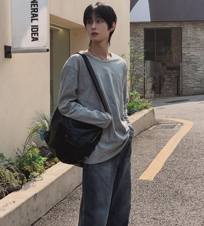 エッセンシャルUネック長袖Tシャツ
