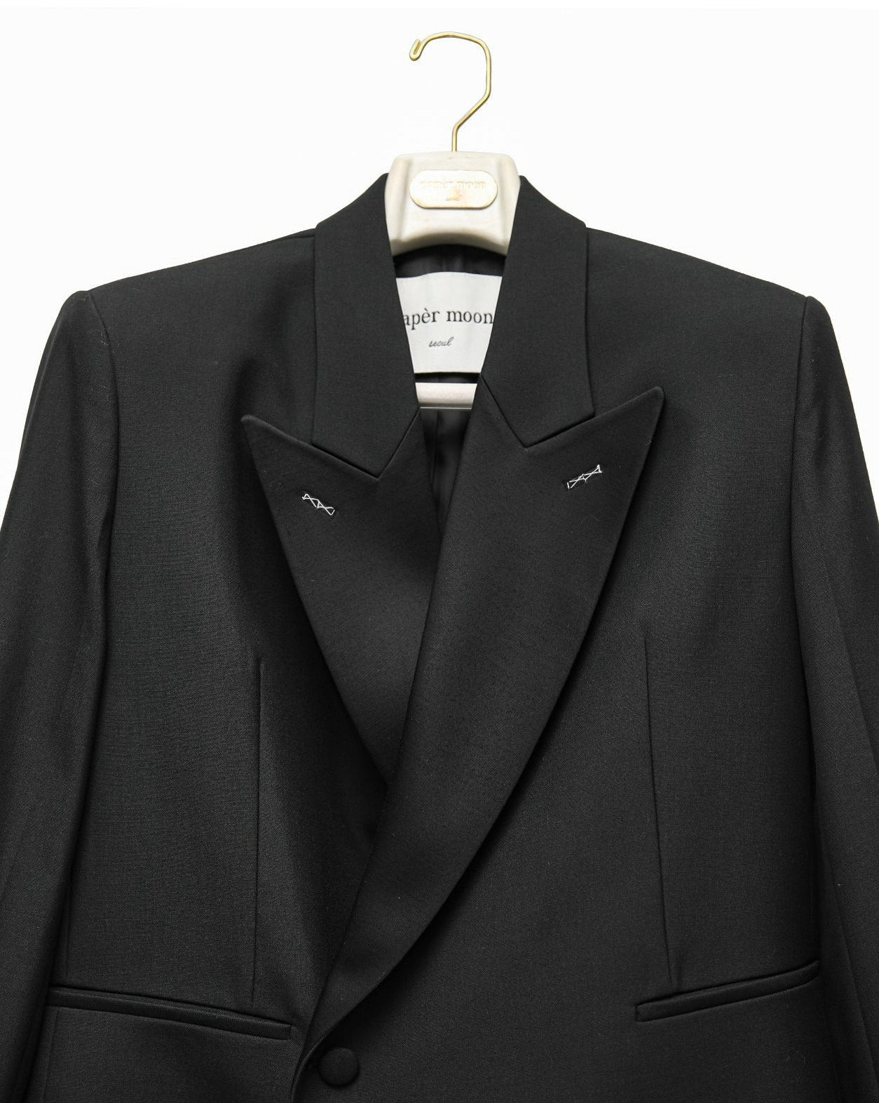 【PAPERMOON 페이퍼 문】SS / Bi - Color Stitch Point Peaked Lapel Tuxedo Blazer