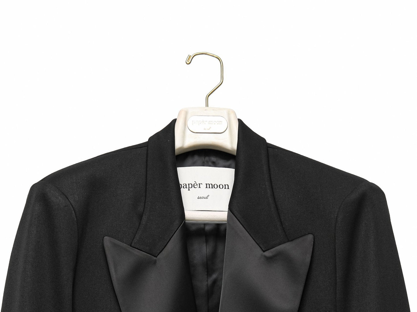 【PAPERMOON 페이퍼 문】SS / Satin Peaked Lapel Oversized Tuxedo Blazer