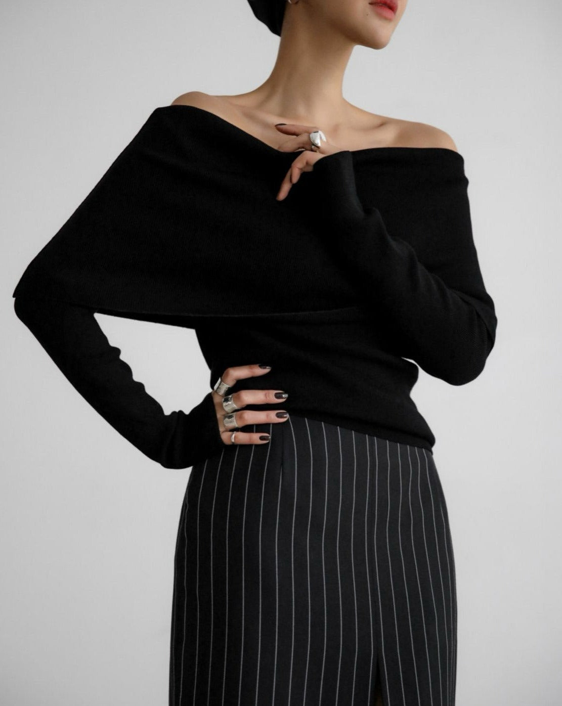 【PAPERMOON 페이퍼 문】SS / Off Shoulder Long Sleeved Knit Top