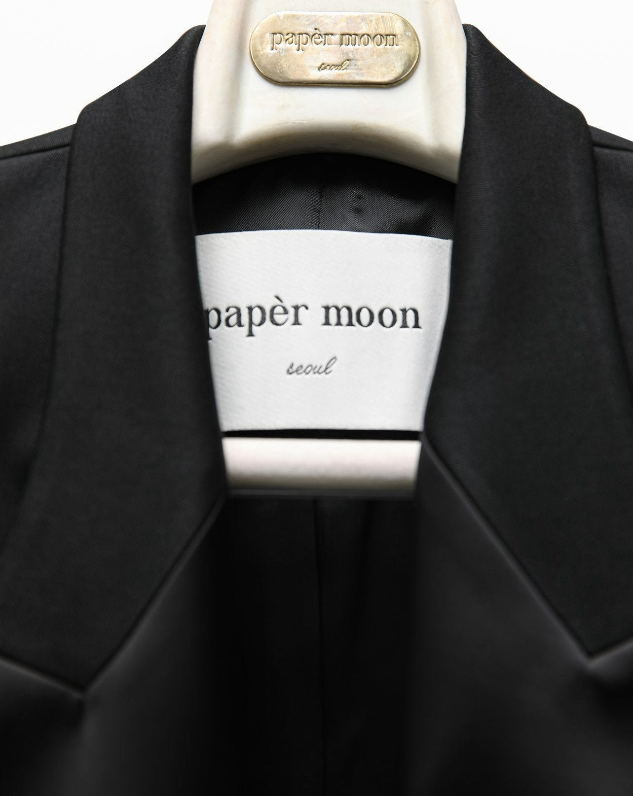 【PAPERMOON 페이퍼 문】SS / Satin Peaked Lapel Oversized Tuxedo Blazer