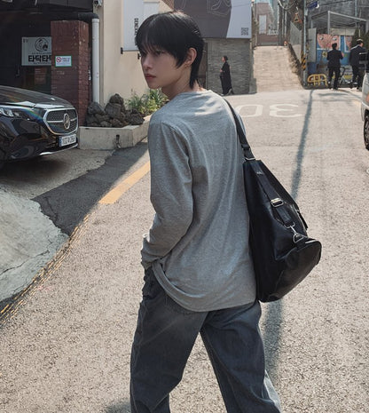エッセンシャルUネック長袖Tシャツ